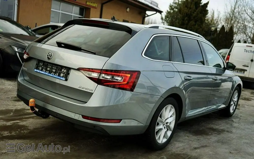 SKODA Superb 