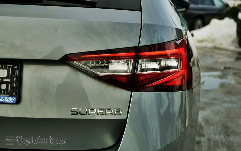 SKODA Superb 