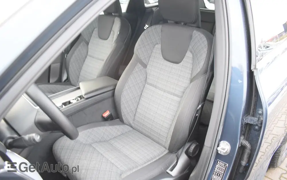 VOLVO XC 60 D4 SCR AWD Momentum