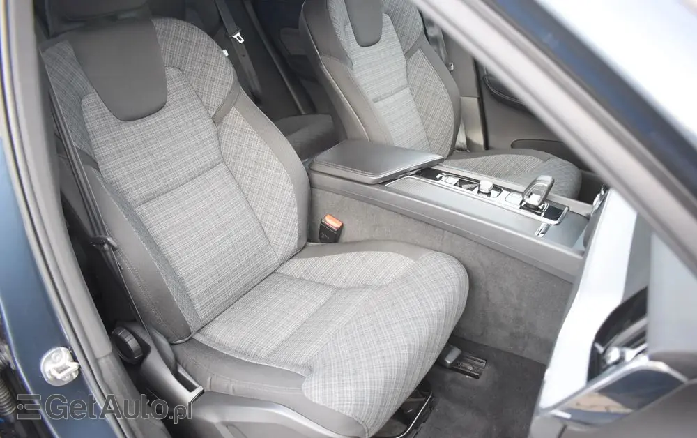 VOLVO XC 60 D4 SCR AWD Momentum