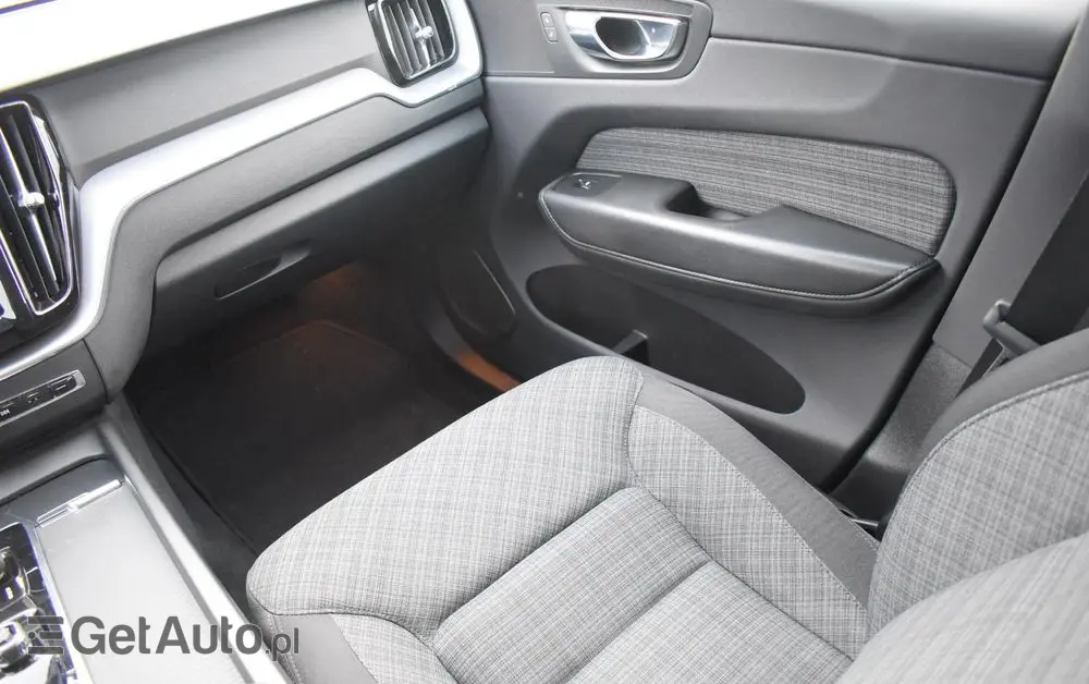 VOLVO XC 60 D4 SCR AWD Momentum