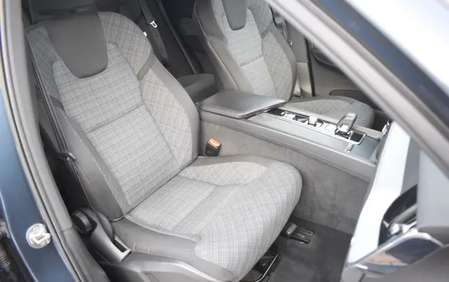 VOLVO XC 60 D4 SCR AWD Momentum