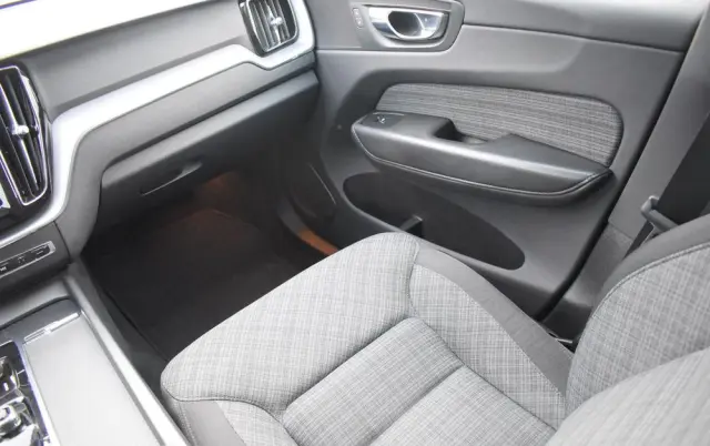 VOLVO XC 60 D4 SCR AWD Momentum