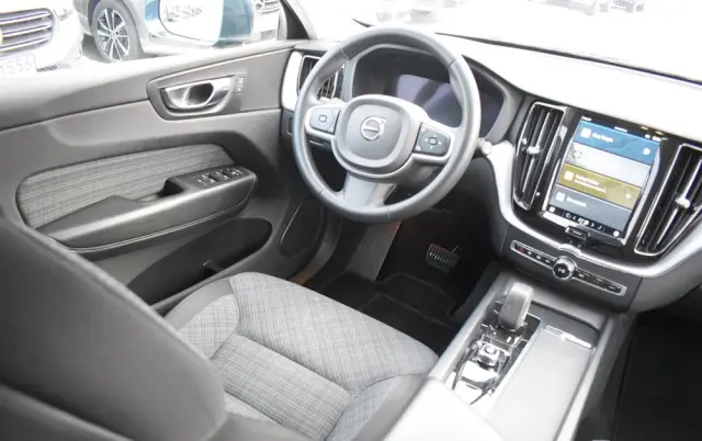 VOLVO XC 60 D4 SCR AWD Momentum