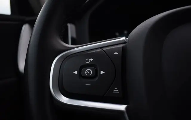 VOLVO XC 60 D4 SCR AWD Momentum