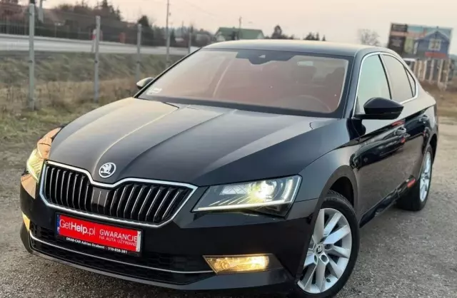 SKODA Superb 