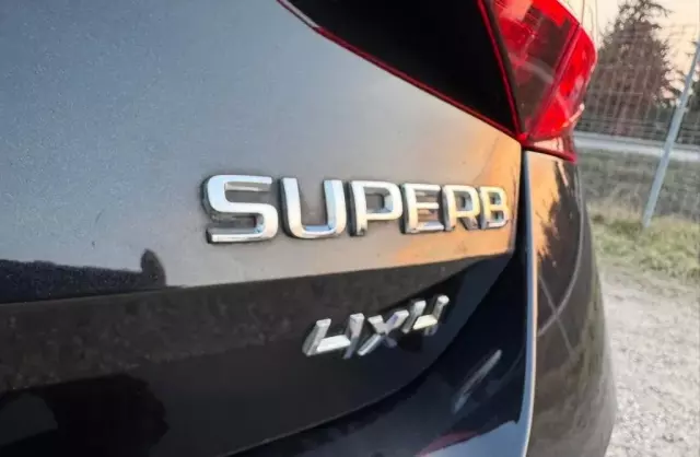 SKODA Superb 
