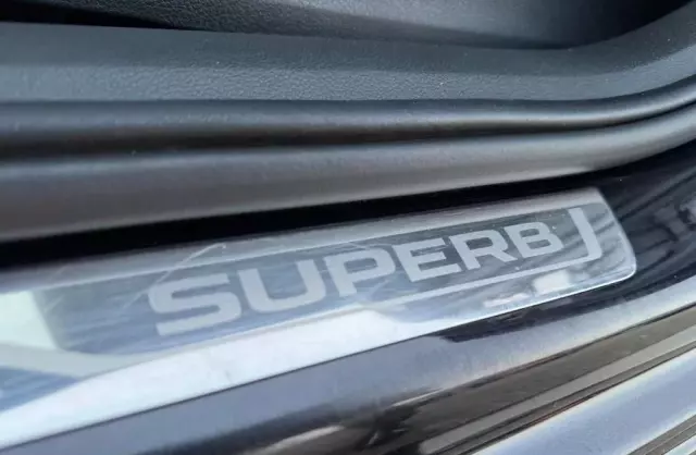 SKODA Superb 