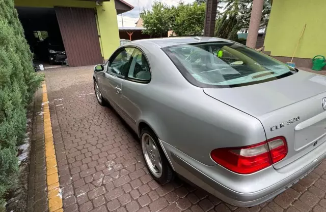 MERCEDES-BENZ CLK 