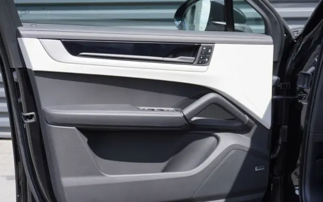 PORSCHE Cayenne Coupe S