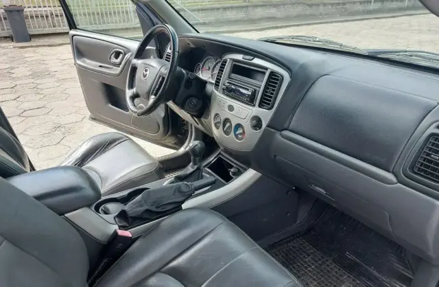 MAZDA Tribute 