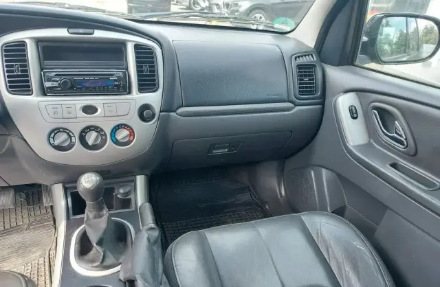 MAZDA Tribute 