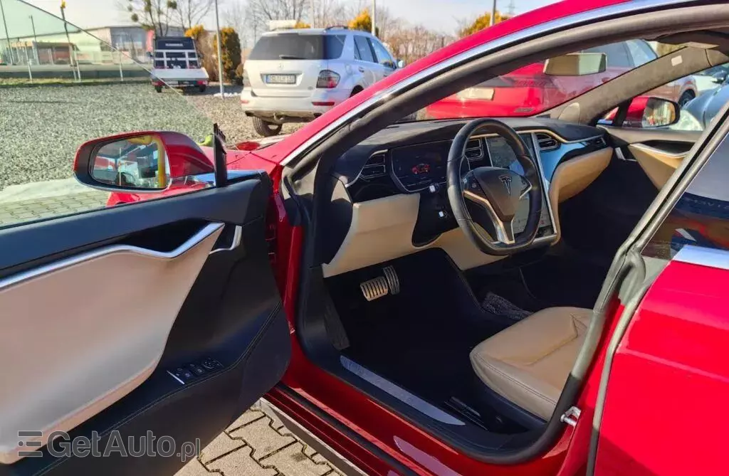 TESLA Model S 