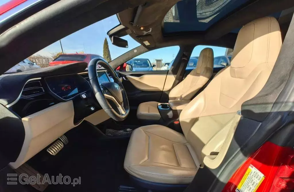 TESLA Model S 