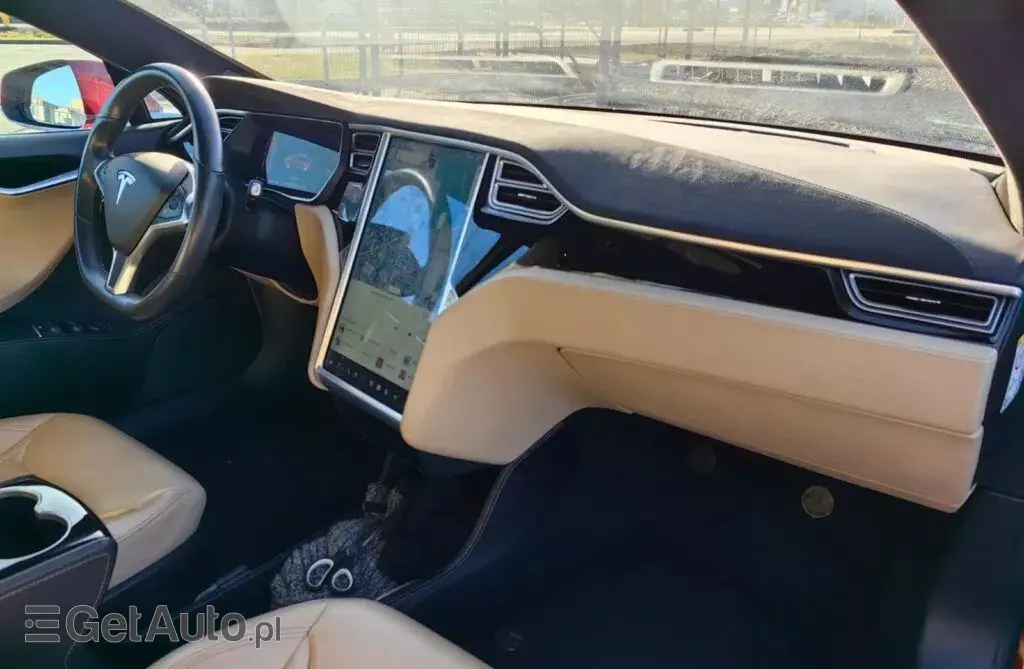 TESLA Model S 