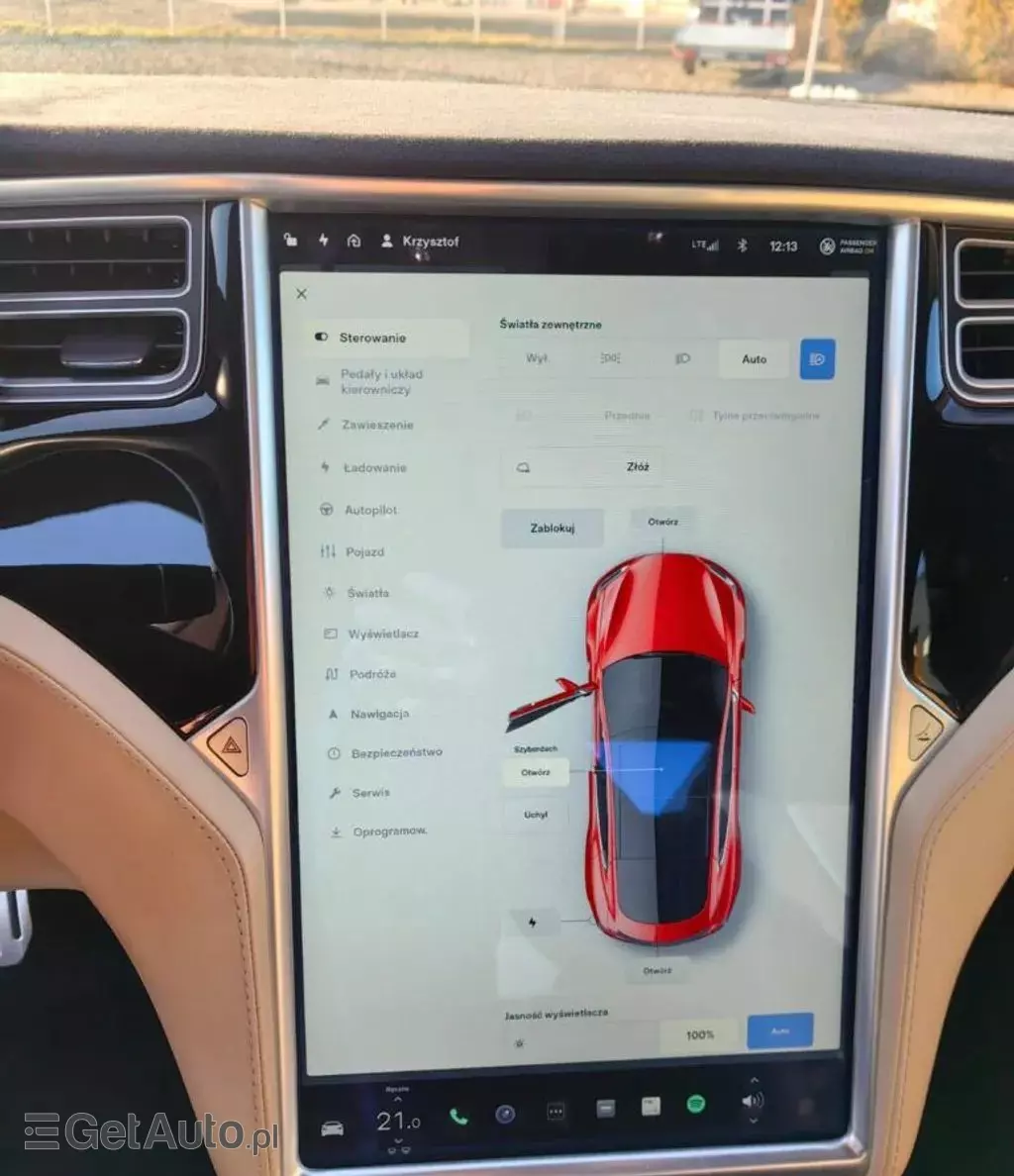 TESLA Model S 