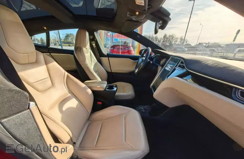 TESLA Model S 