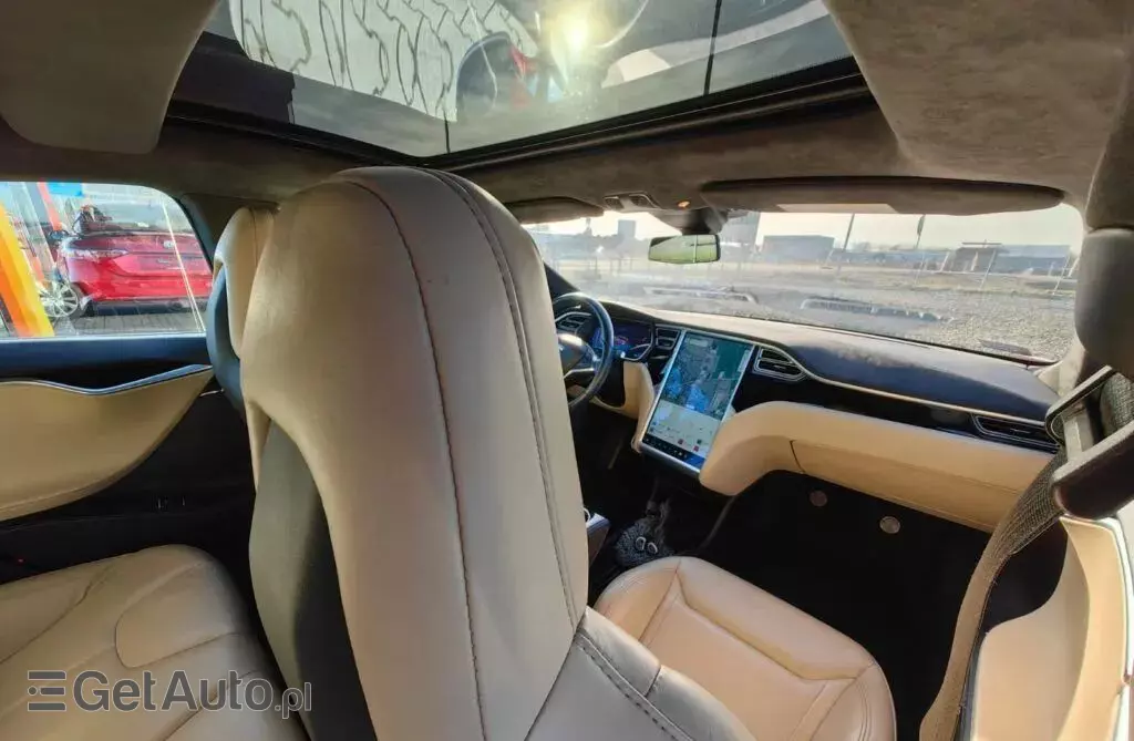 TESLA Model S 