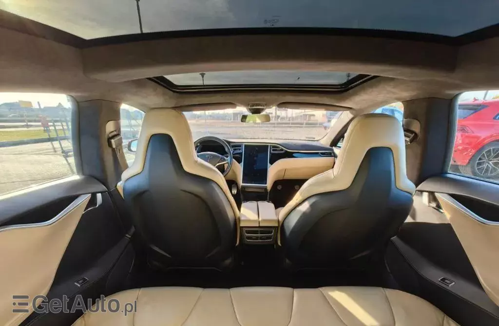 TESLA Model S 