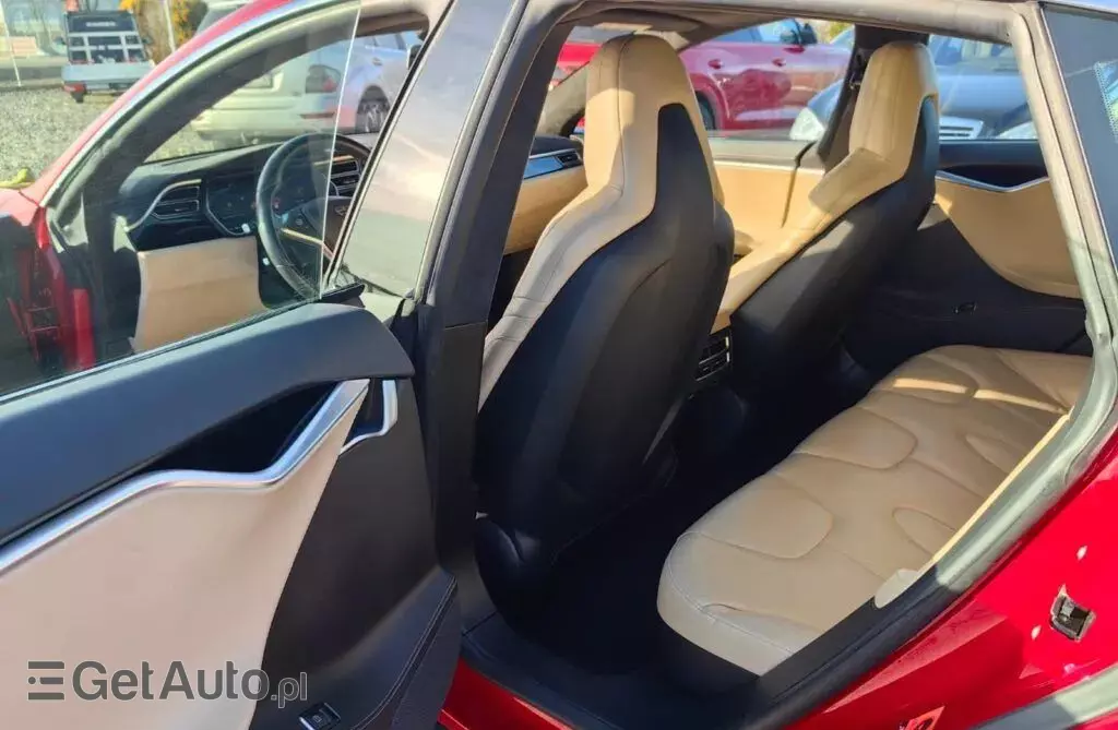 TESLA Model S 