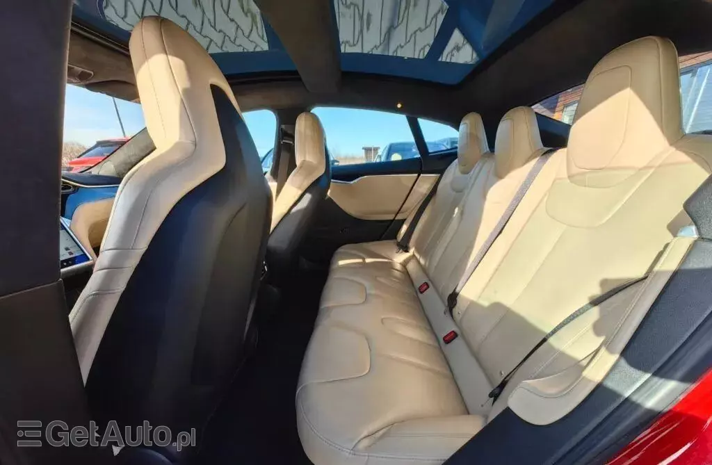 TESLA Model S 
