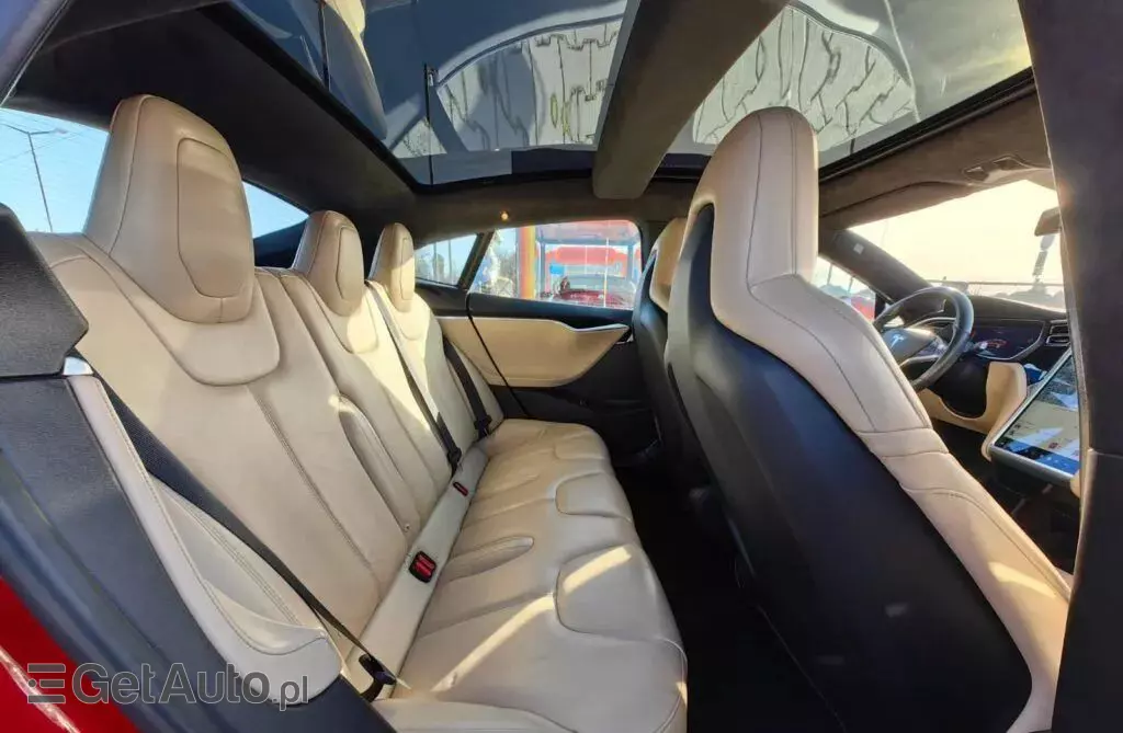 TESLA Model S 