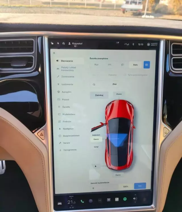 TESLA Model S 
