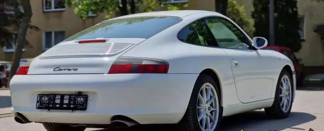 PORSCHE 911 