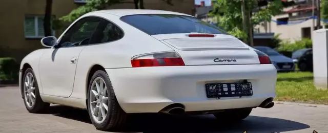 PORSCHE 911 