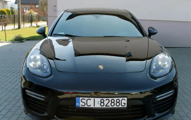 PORSCHE Panamera GTS