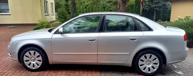 AUDI A4 2.0 (130 KM)
