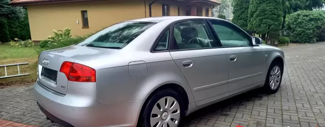 AUDI A4 2.0 (130 KM)