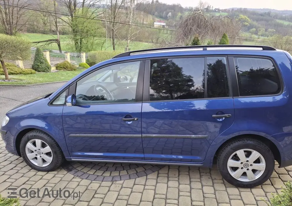 VOLKSWAGEN Touran 1.6 Basis