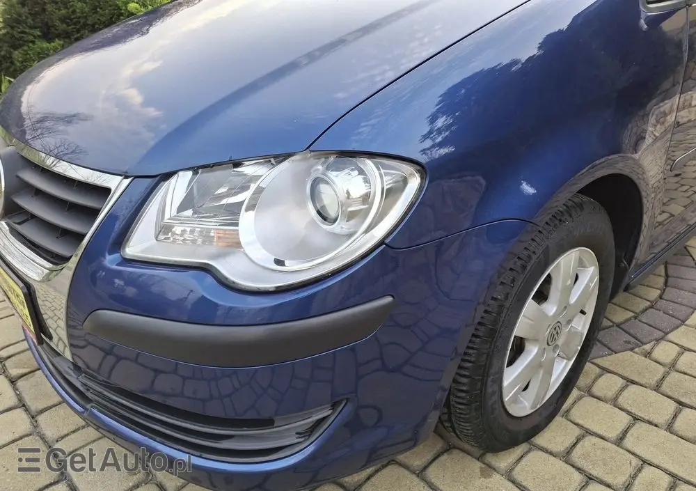 VOLKSWAGEN Touran 1.6 Basis