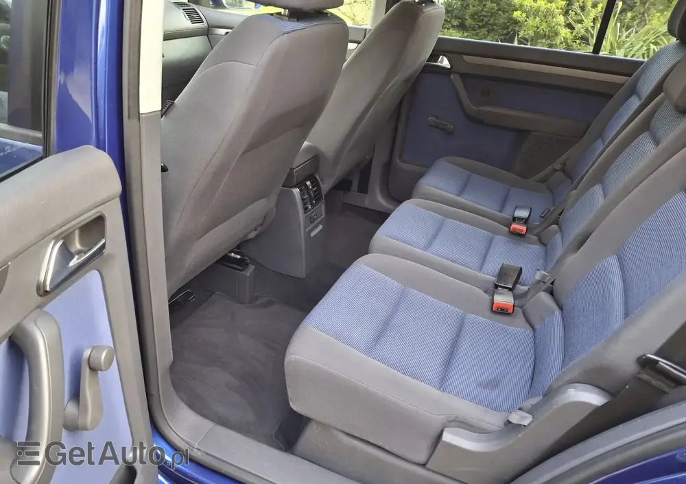 VOLKSWAGEN Touran 1.6 Basis