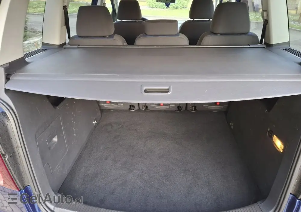 VOLKSWAGEN Touran 1.6 Basis