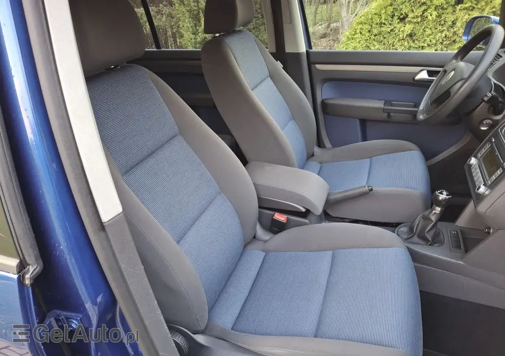 VOLKSWAGEN Touran 1.6 Basis