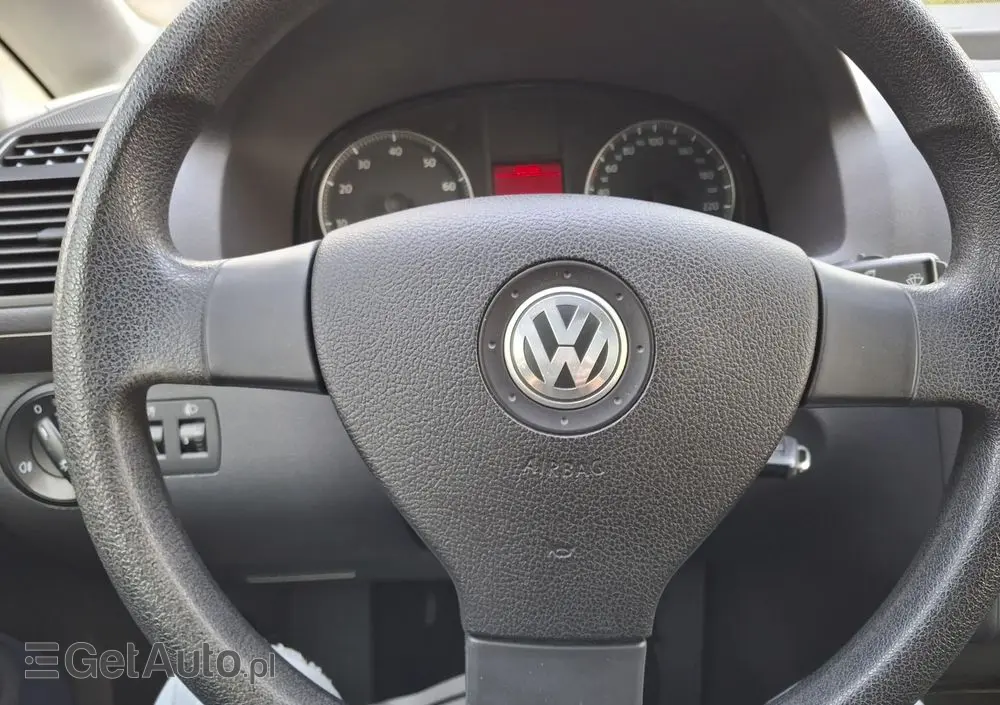 VOLKSWAGEN Touran 1.6 Basis