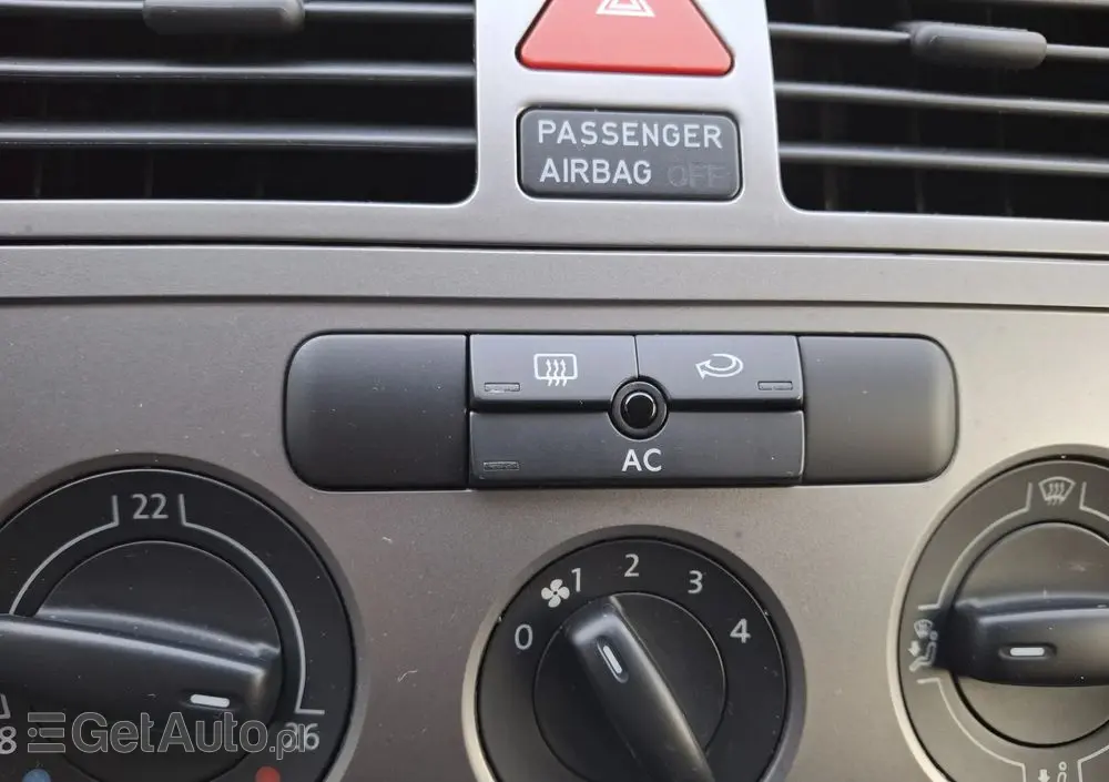 VOLKSWAGEN Touran 1.6 Basis