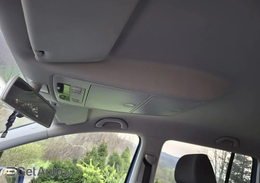 VOLKSWAGEN Touran 1.6 Basis