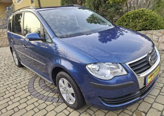 VOLKSWAGEN Touran 1.6 Basis