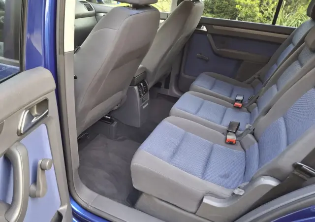 VOLKSWAGEN Touran 1.6 Basis