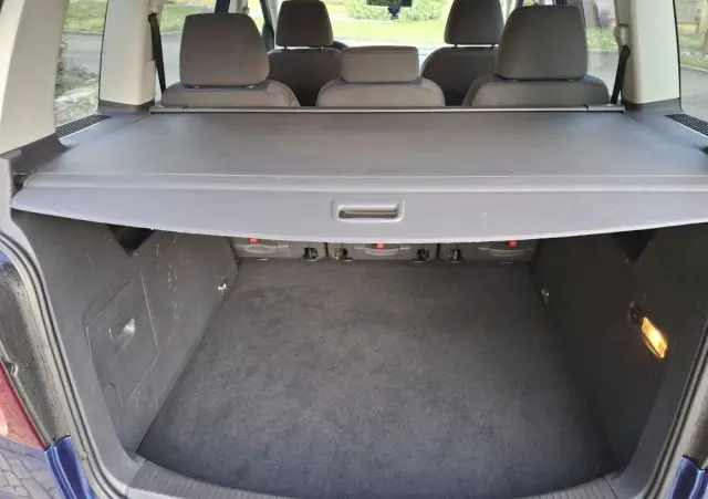 VOLKSWAGEN Touran 1.6 Basis