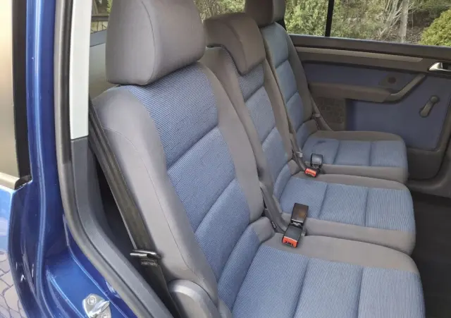 VOLKSWAGEN Touran 1.6 Basis