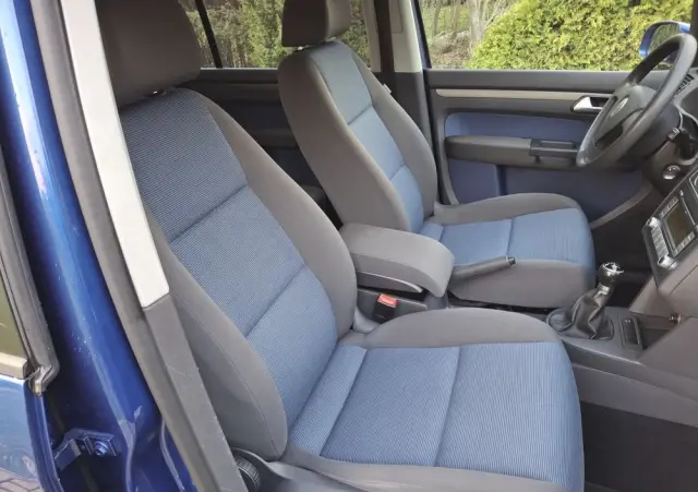 VOLKSWAGEN Touran 1.6 Basis