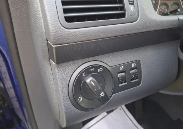 VOLKSWAGEN Touran 1.6 Basis