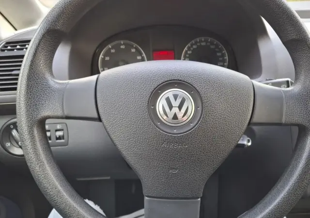 VOLKSWAGEN Touran 1.6 Basis