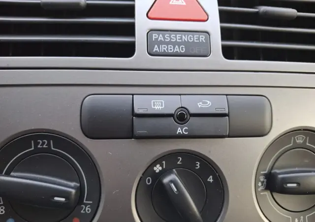 VOLKSWAGEN Touran 1.6 Basis