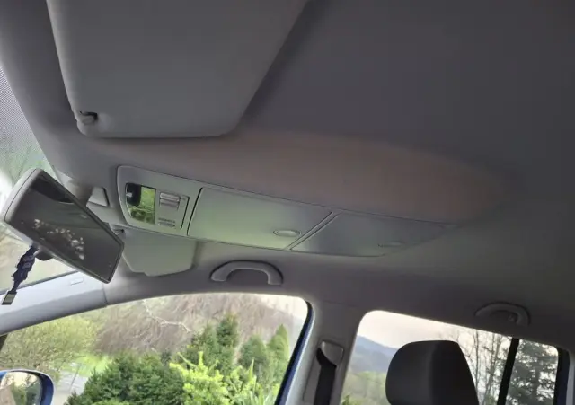 VOLKSWAGEN Touran 1.6 Basis