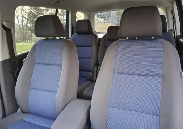 VOLKSWAGEN Touran 1.6 Basis